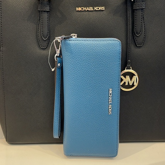 MICHAEL KORS
Leather Continental Wristlet Phone Case Wallet 
Teal
NWT - Picture 5 of 16